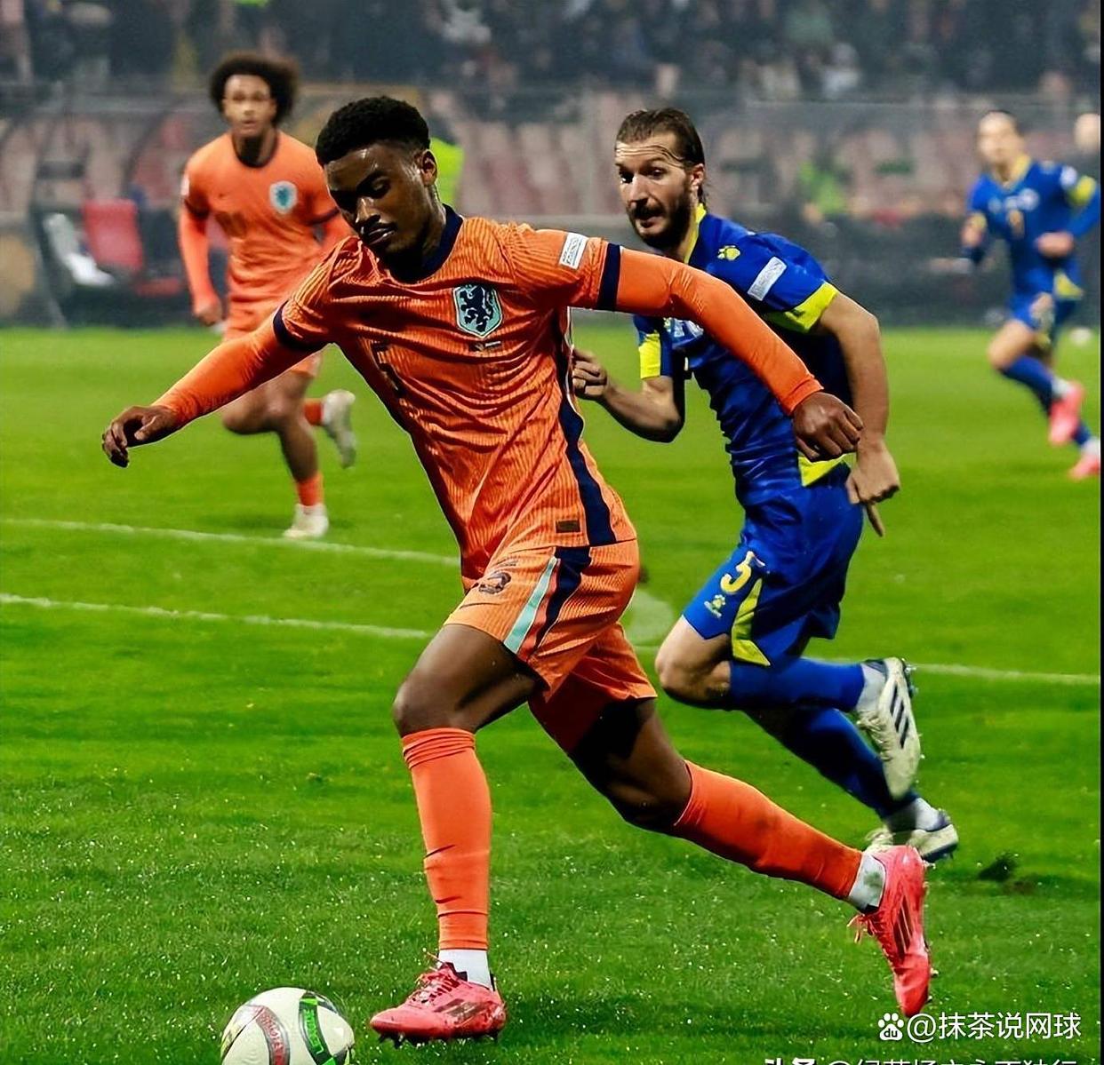 亚博体育APP-离谱！窗口期切尔西调整名单以备荷甲集结日阿森纳备战欧超杯，山东男篮围绕法甲手感冰凉的简单介绍